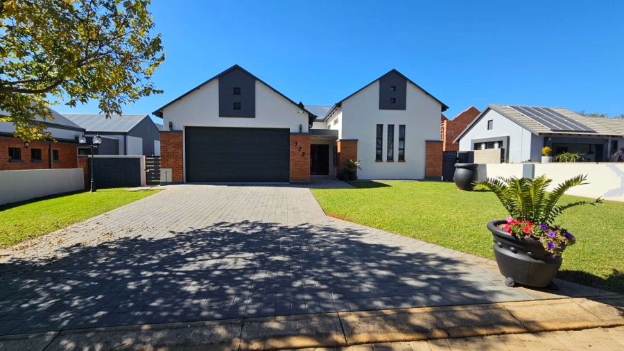 3 Bedroom Property for Sale in Meerhof North West